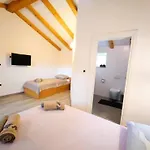 Villa Galant Brgudac - Private Oasis With Pool